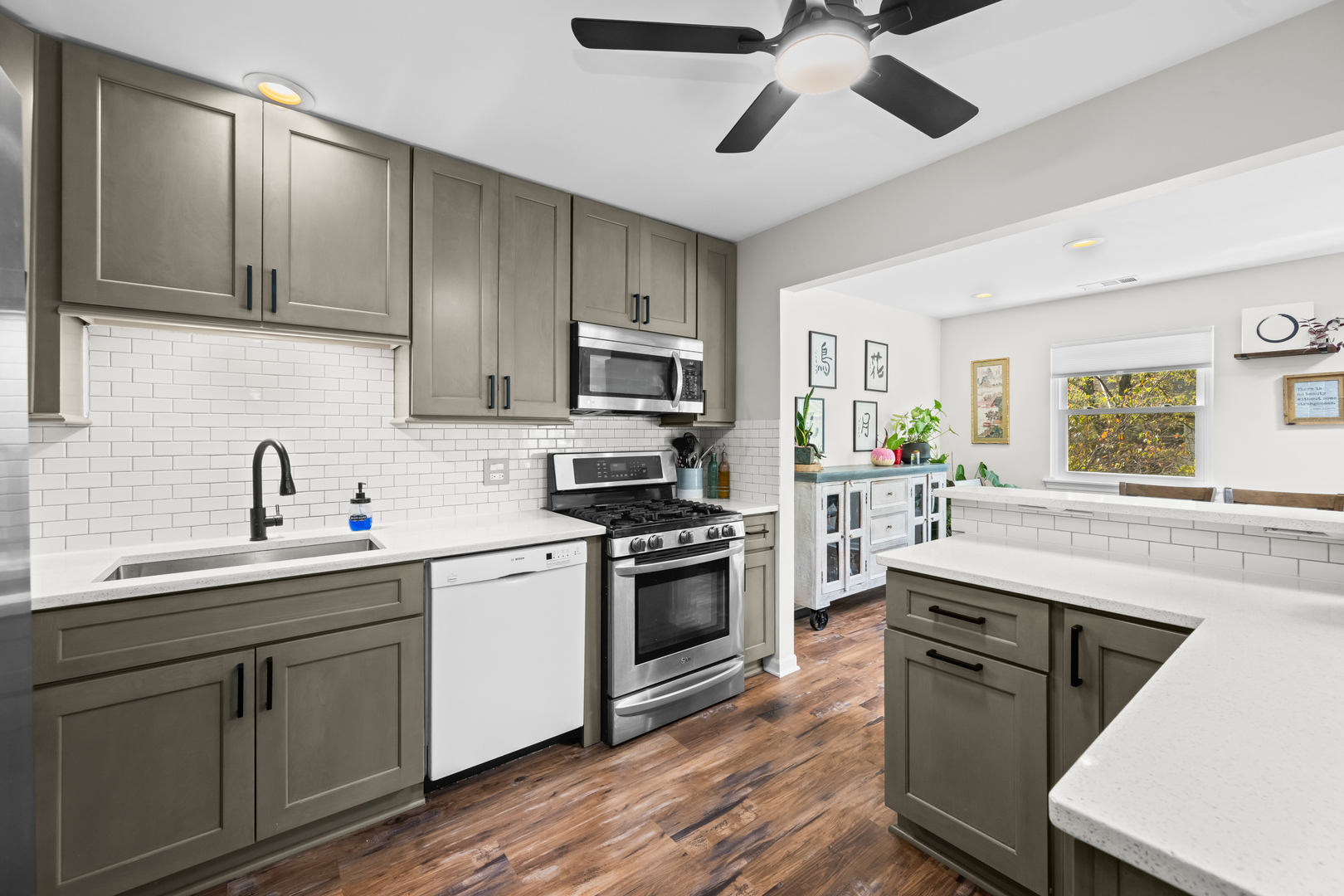 198 Camden Court #z2, Schaumburg, IL 60194