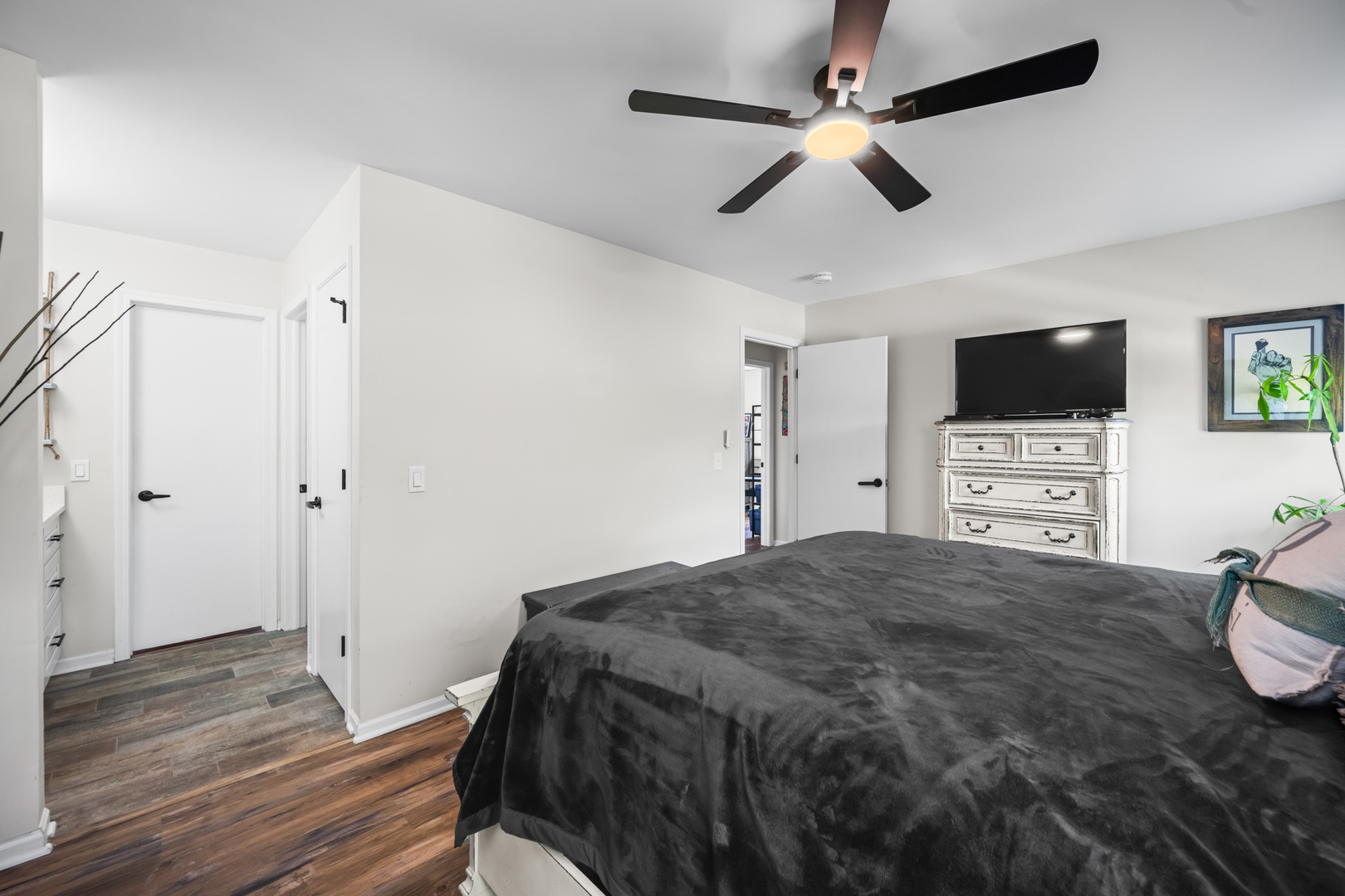 198 Camden Court #z2, Schaumburg, IL 60194