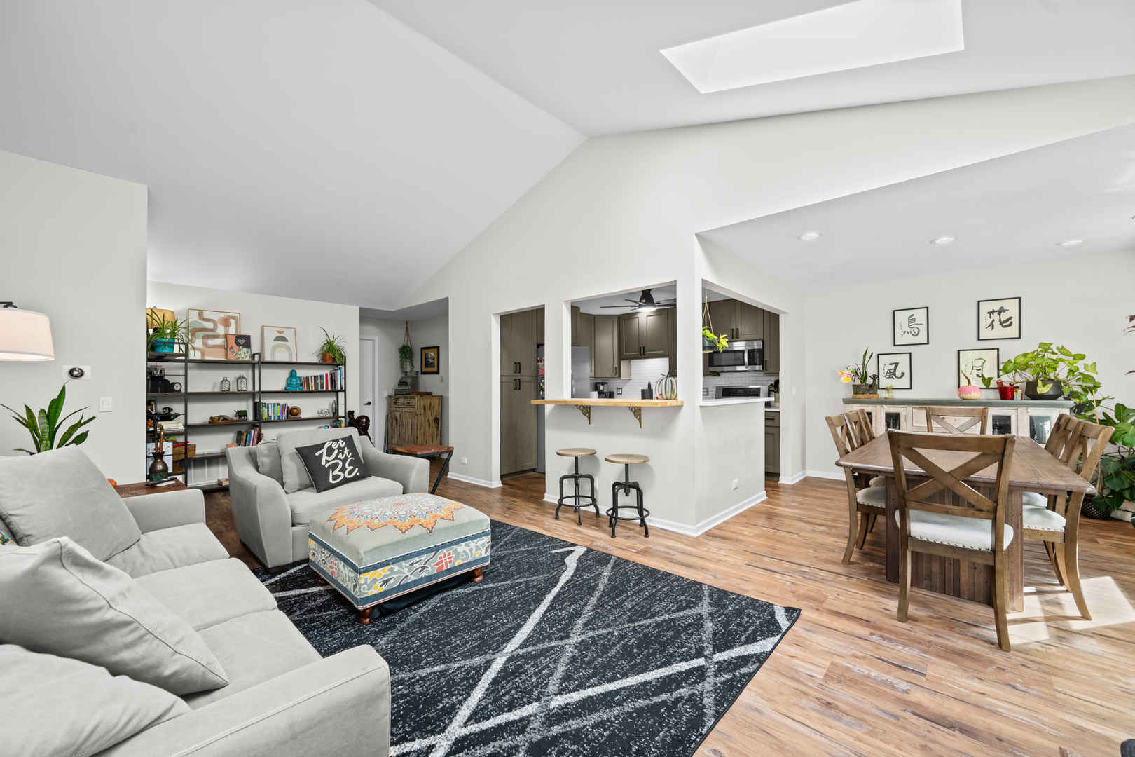 198 Camden Court #z2, Schaumburg, IL 60194
