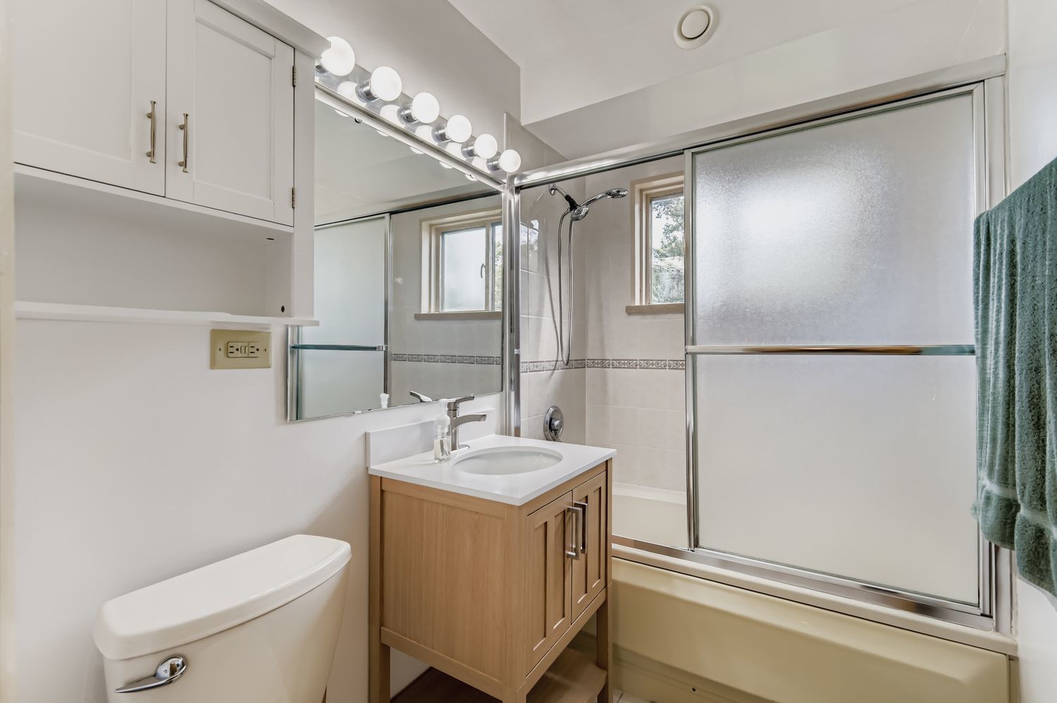 739 N 2nd Avenue, Villa Park, IL 60181