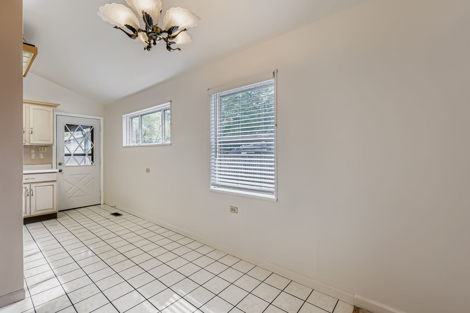 739 N 2nd Avenue, Villa Park, IL 60181