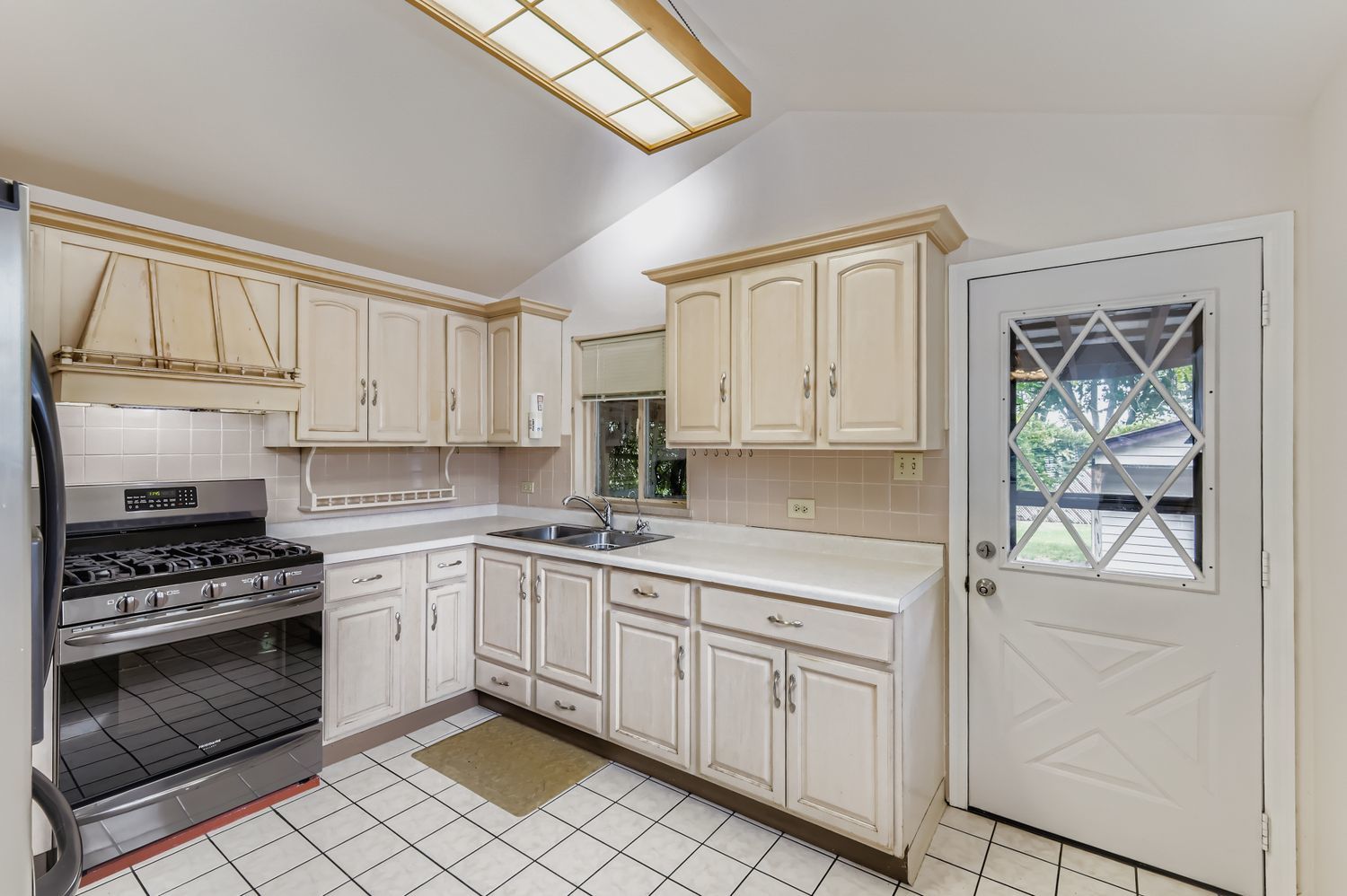 739 N 2nd Avenue, Villa Park, IL 60181