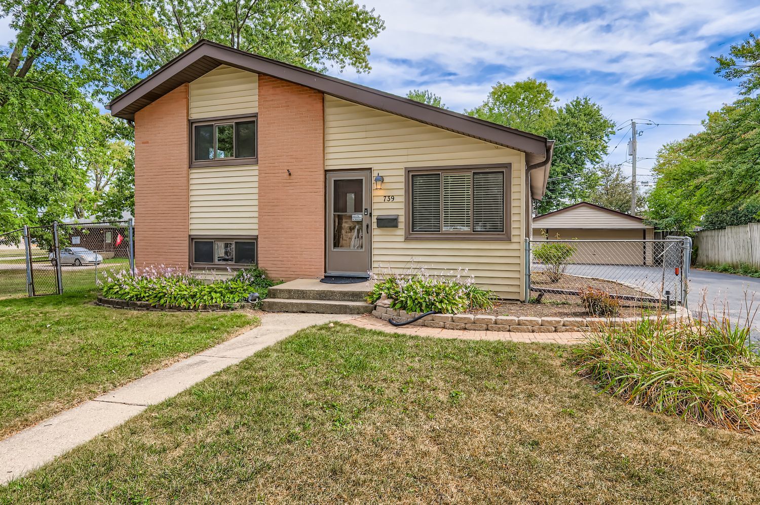 739 N 2nd Avenue, Villa Park, IL 60181