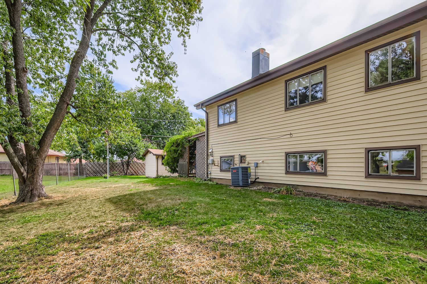 739 N 2nd Avenue, Villa Park, IL 60181