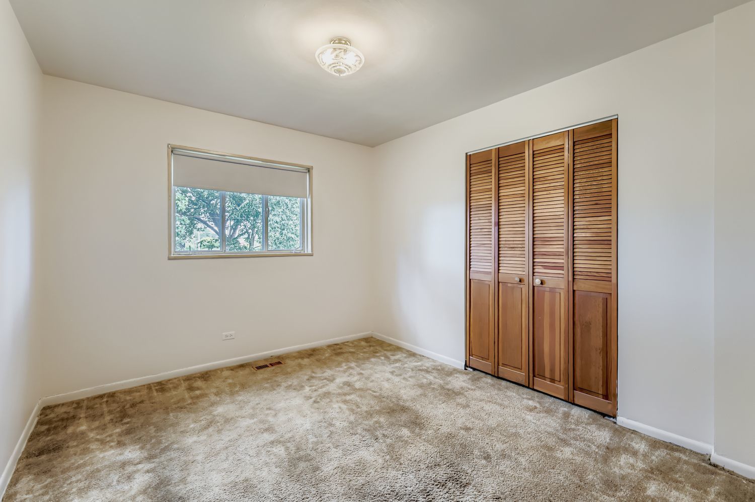 739 N 2nd Avenue, Villa Park, IL 60181