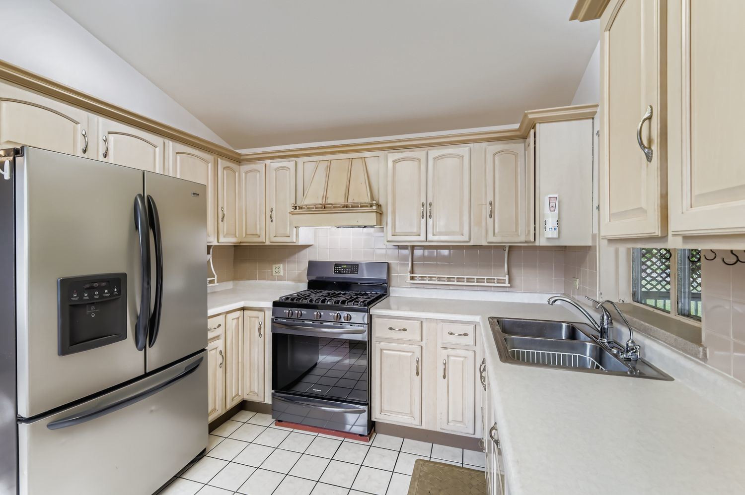 739 N 2nd Avenue, Villa Park, IL 60181