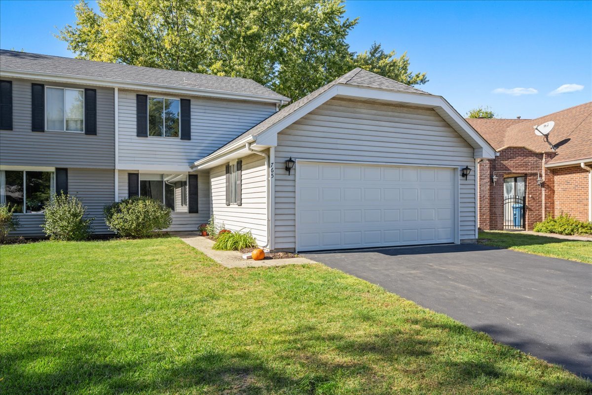 765 Clearwood Court, Aurora, IL 60504