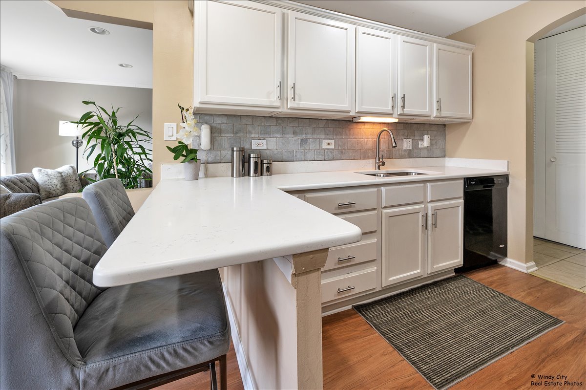 2620 N Windsor Drive #201, Arlington Heights, IL 60004