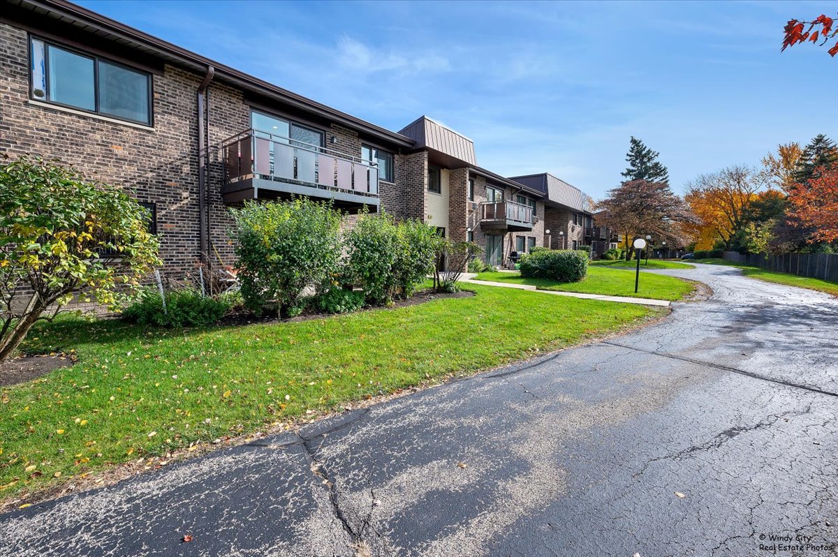 2620 N Windsor Drive #201, Arlington Heights, IL 60004