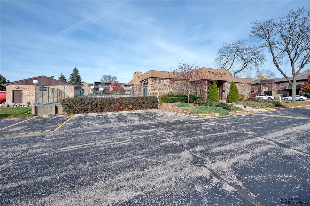 2620 N Windsor Drive #201, Arlington Heights, IL 60004