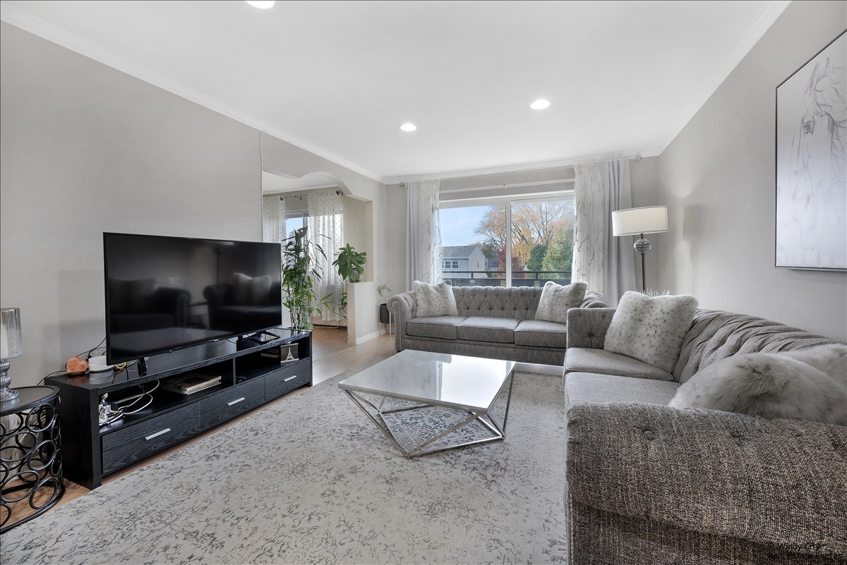 2620 N Windsor Drive #201, Arlington Heights, IL 60004