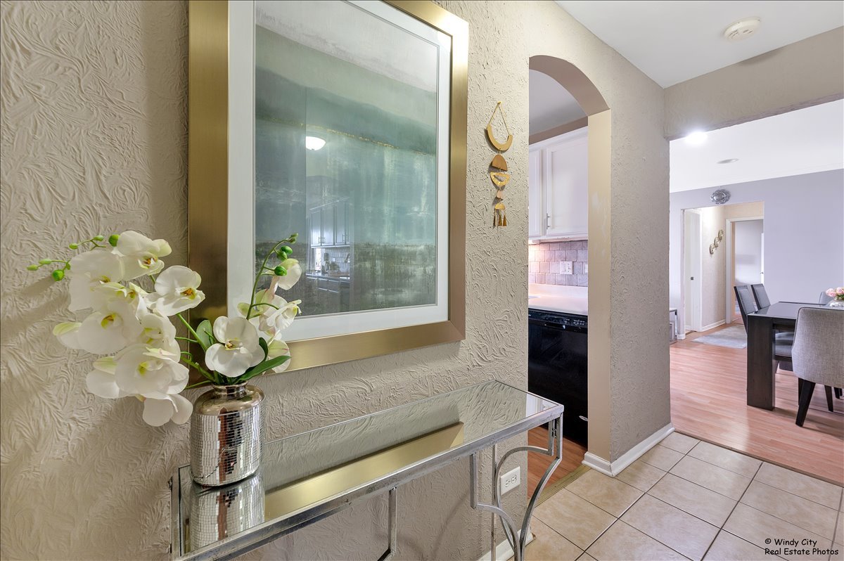 2620 N Windsor Drive #201, Arlington Heights, IL 60004