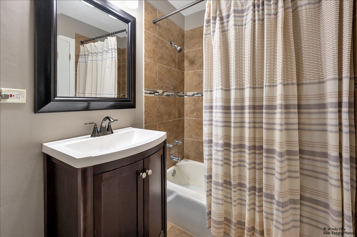 2620 N Windsor Drive #201, Arlington Heights, IL 60004