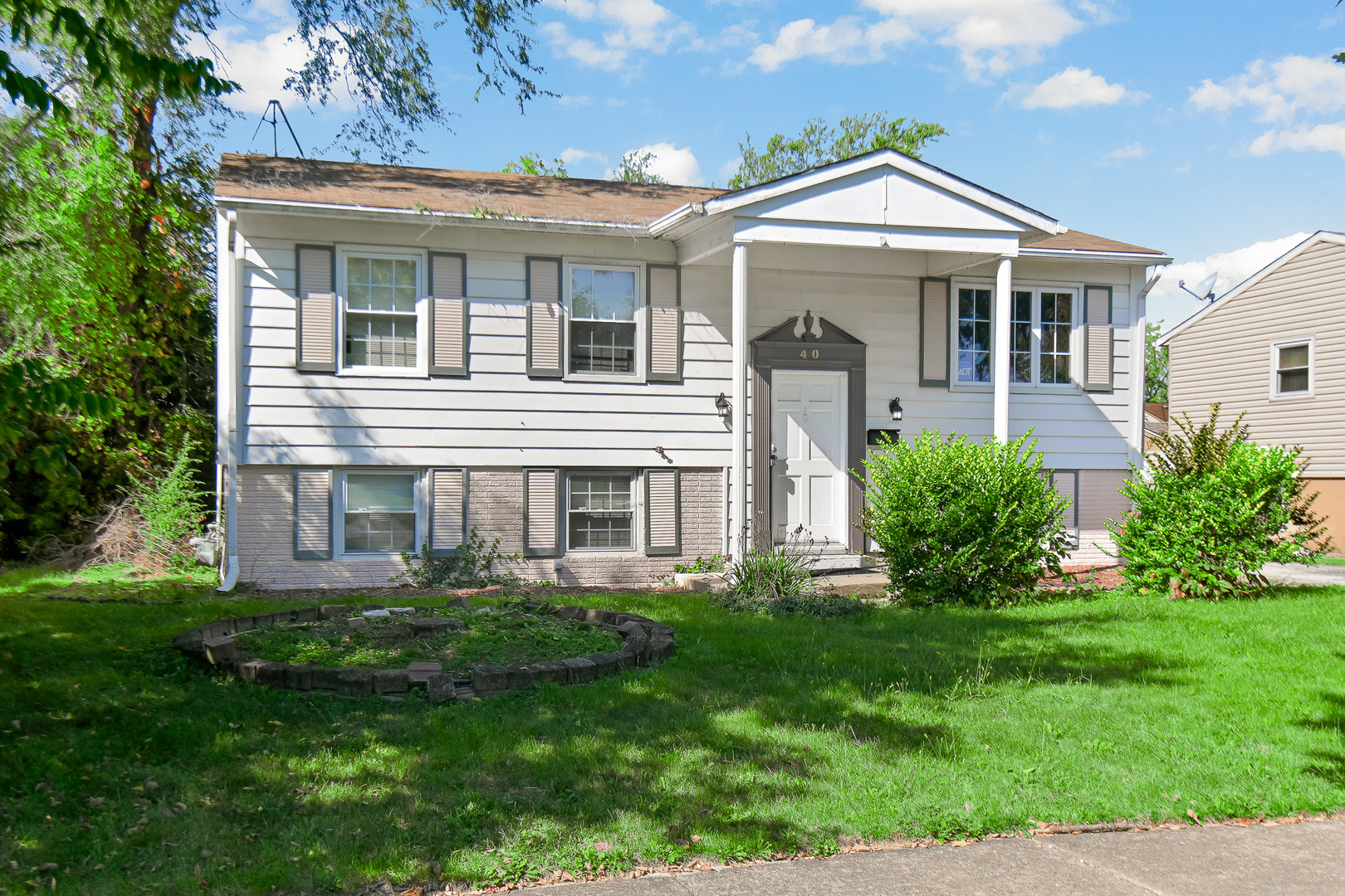 40 N Elm Lane, Glenwood, IL 60425