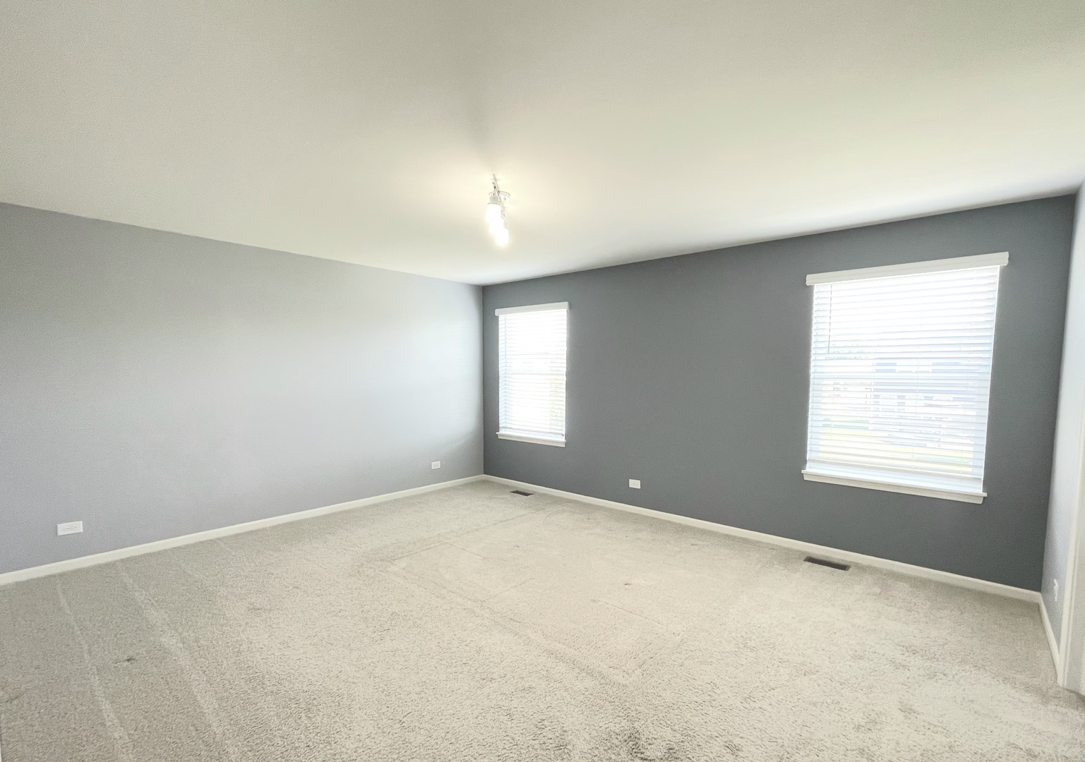 71 Windstone Drive, North Aurora, IL 60542