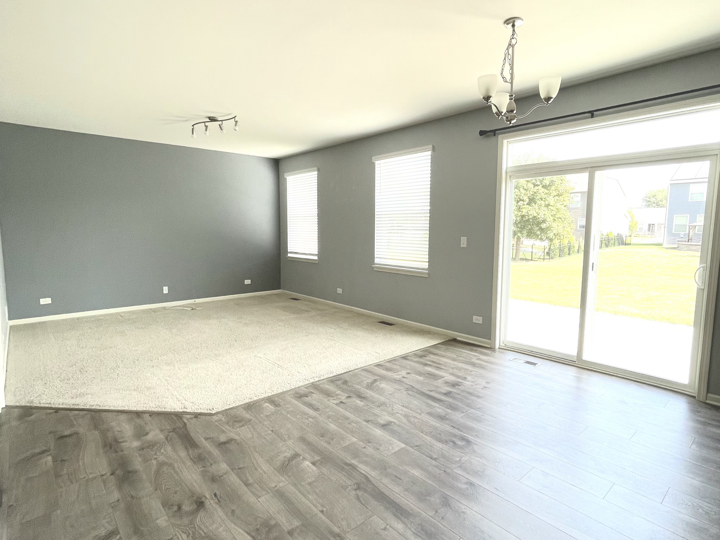 71 Windstone Drive, North Aurora, IL 60542