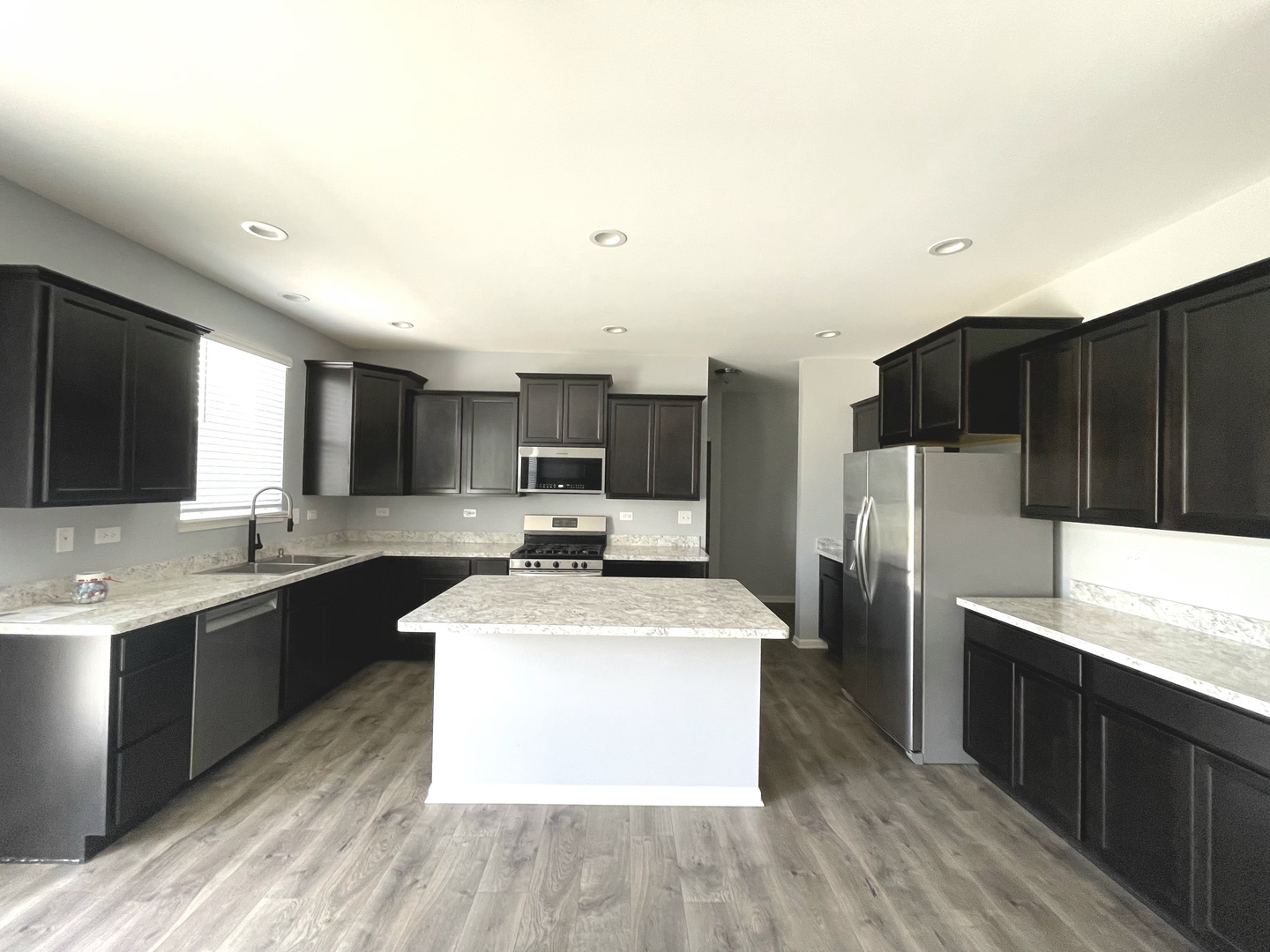 71 Windstone Drive, North Aurora, IL 60542