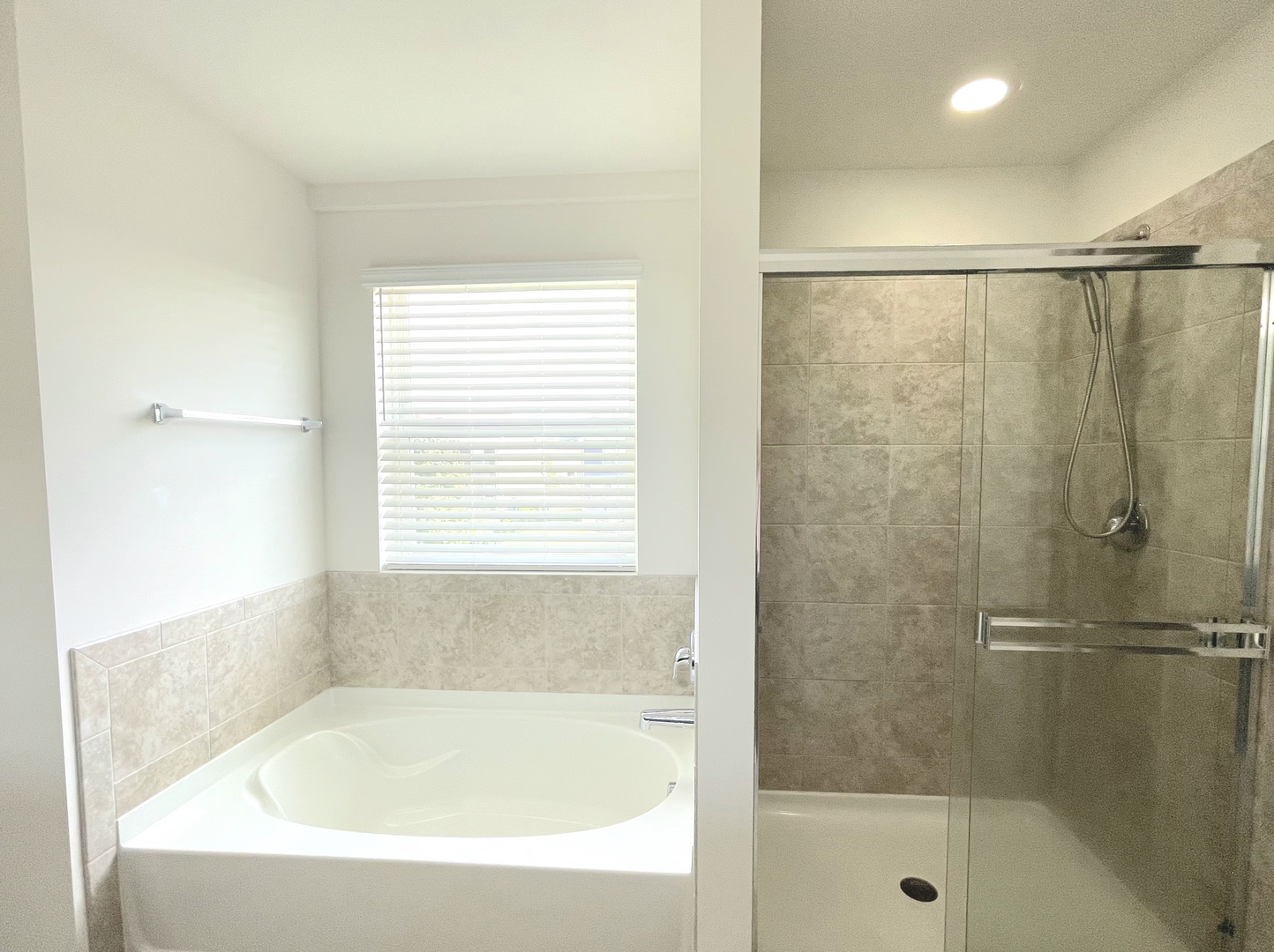 71 Windstone Drive, North Aurora, IL 60542