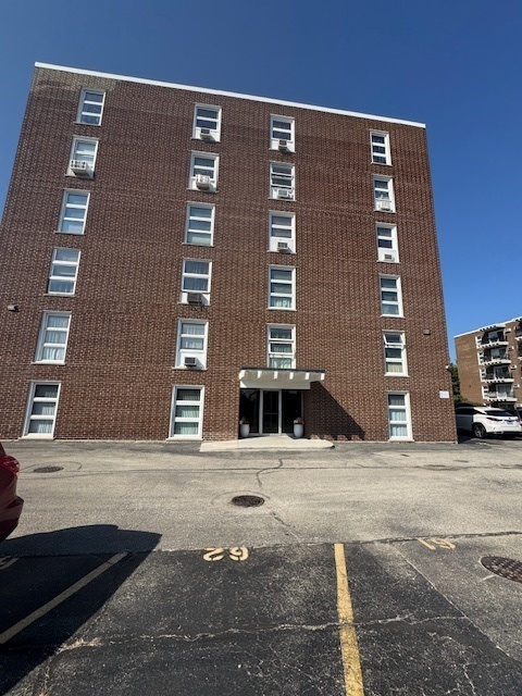 7229 W Higgins Avenue #505, Chicago, IL 60656