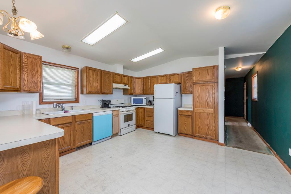 3159 JEANETTE Avenue, Park City, IL 60085