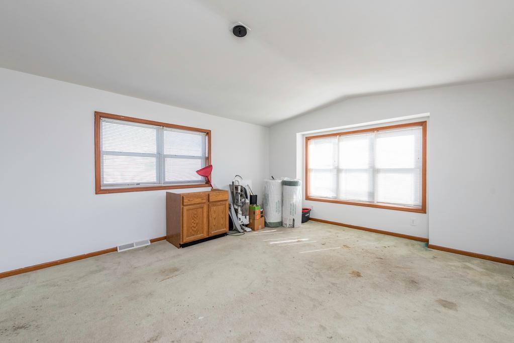 3159 JEANETTE Avenue, Park City, IL 60085