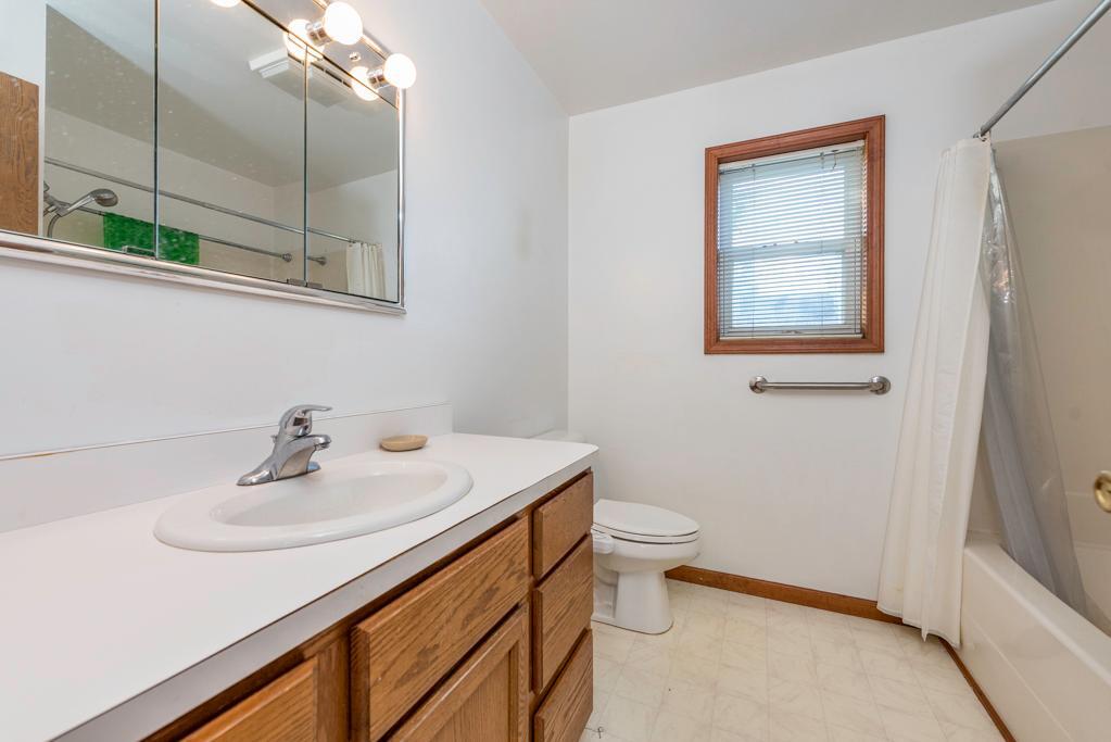 3159 JEANETTE Avenue, Park City, IL 60085