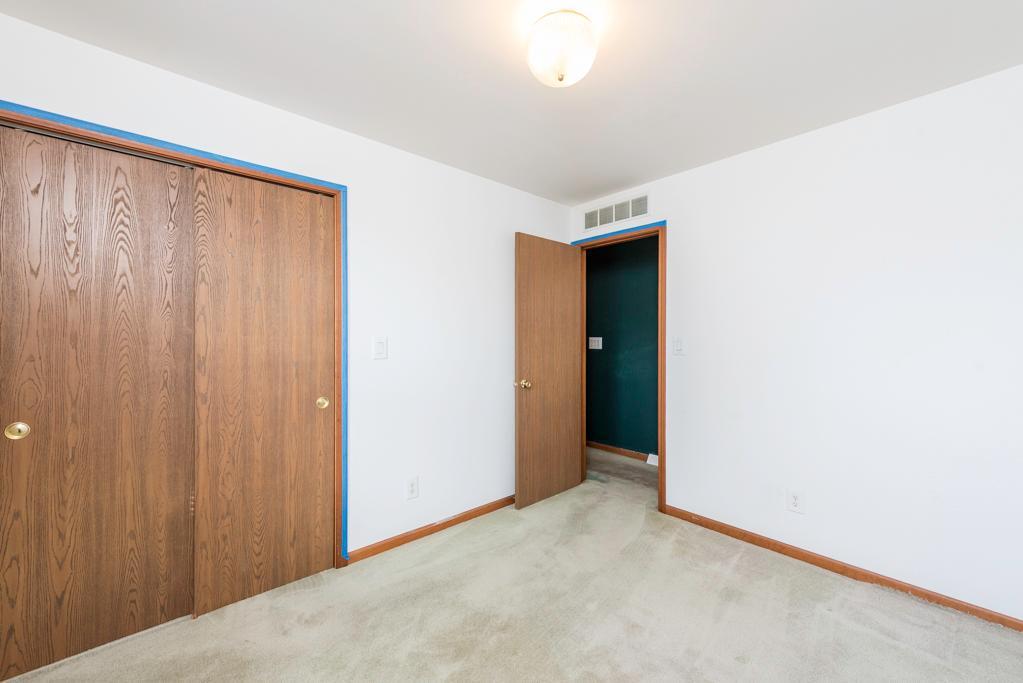 3159 JEANETTE Avenue, Park City, IL 60085