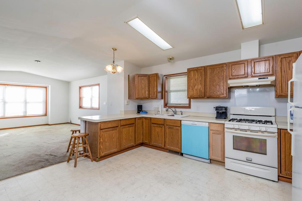 3159 JEANETTE Avenue, Park City, IL 60085