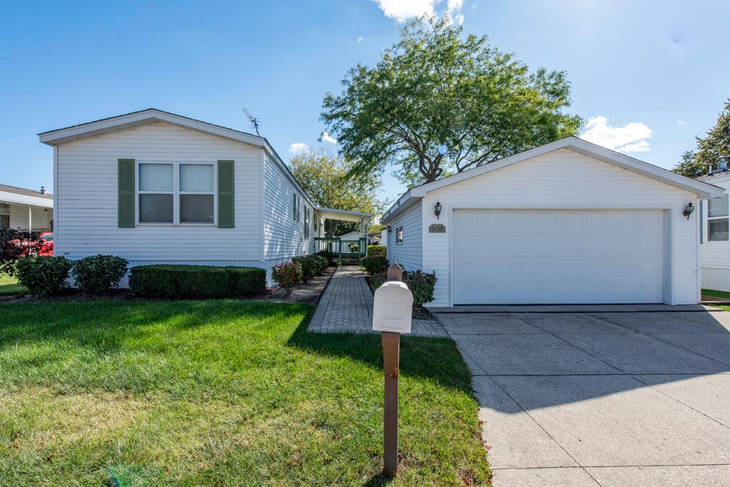 3159 JEANETTE Avenue, Park City, IL 60085