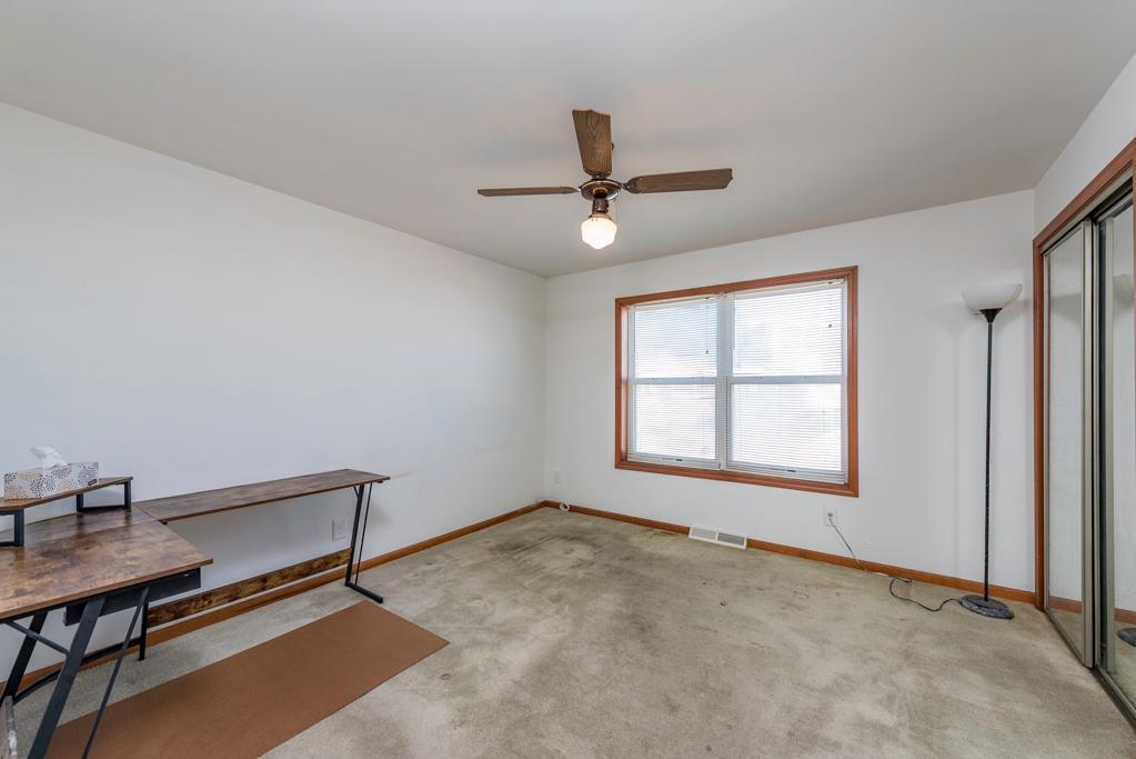 3159 JEANETTE Avenue, Park City, IL 60085