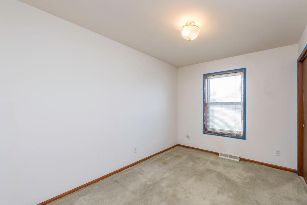 3159 JEANETTE Avenue, Park City, IL 60085