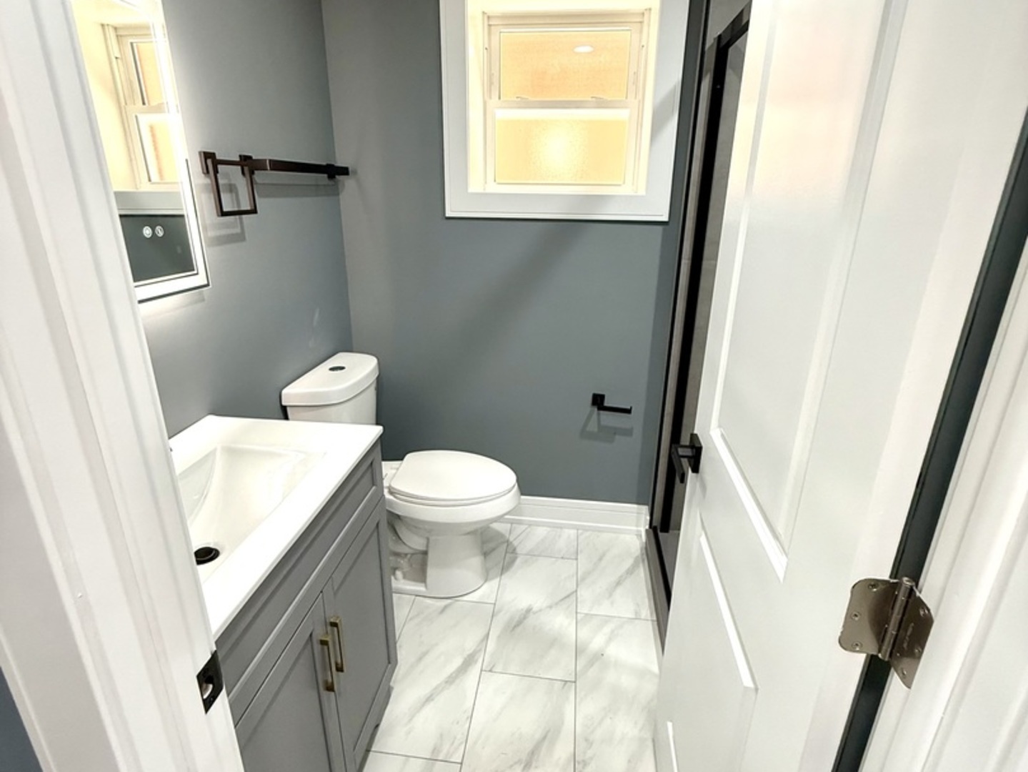 7042 S Eberhart Avenue, Chicago, IL 60637