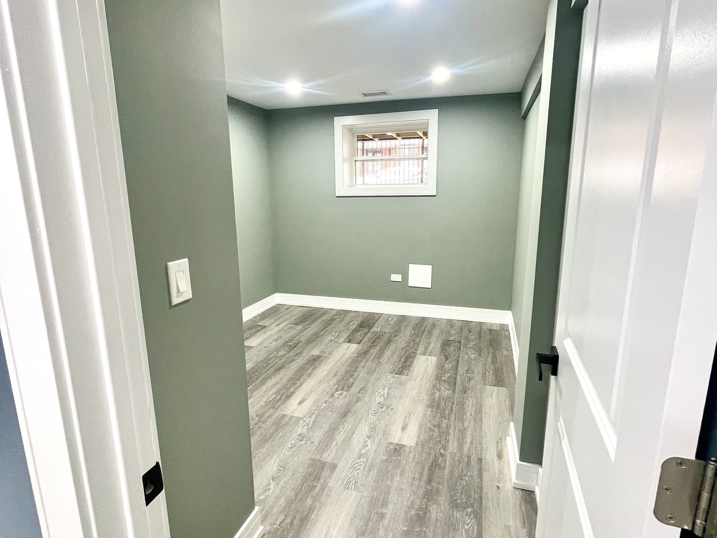 7042 S Eberhart Avenue, Chicago, IL 60637