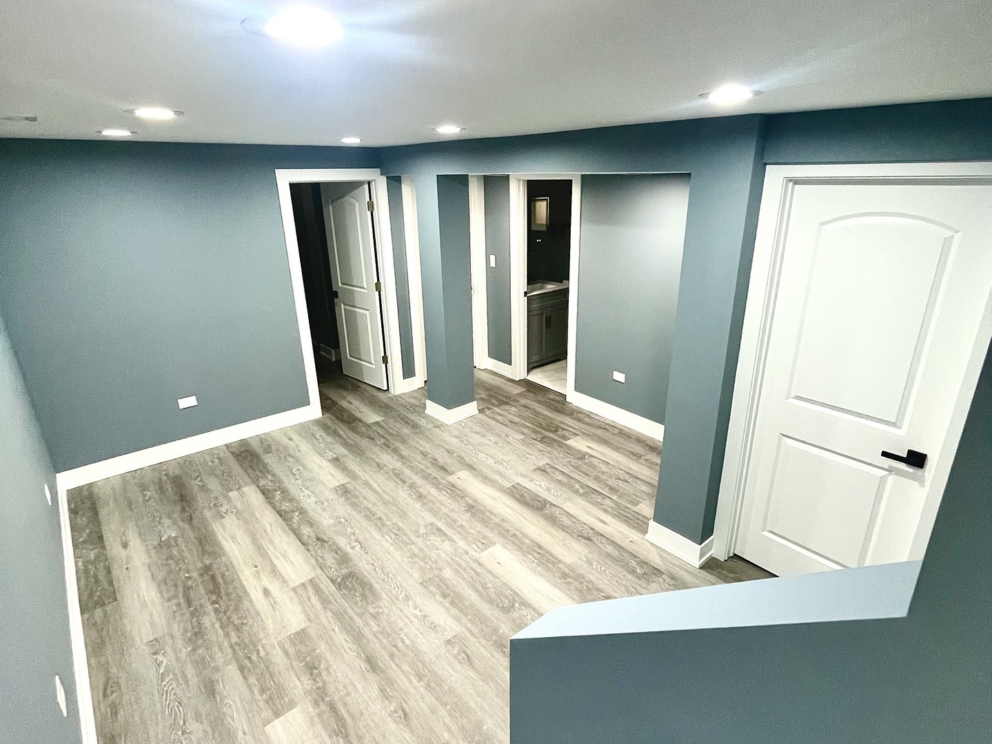 7042 S Eberhart Avenue, Chicago, IL 60637