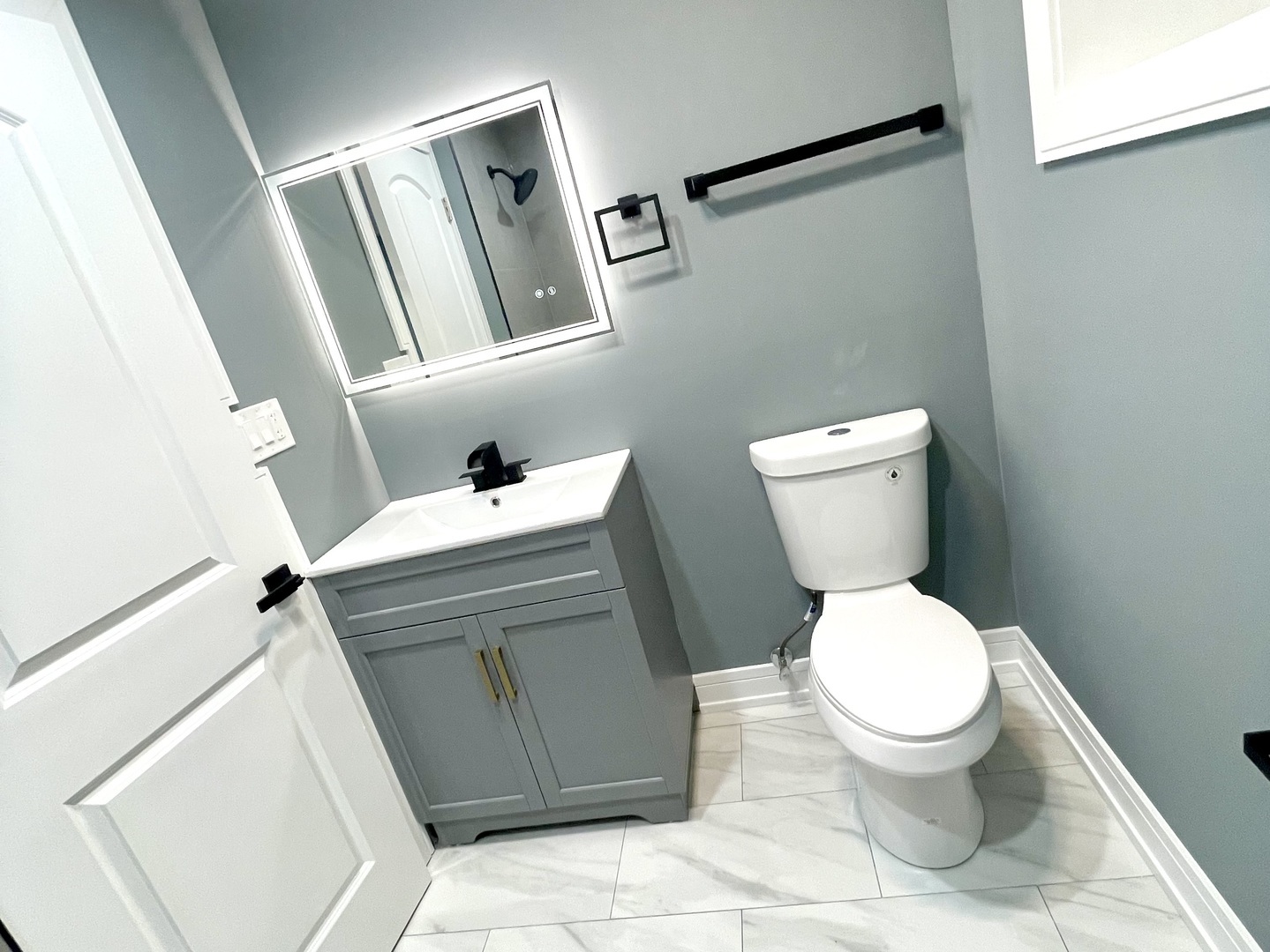 7042 S Eberhart Avenue, Chicago, IL 60637