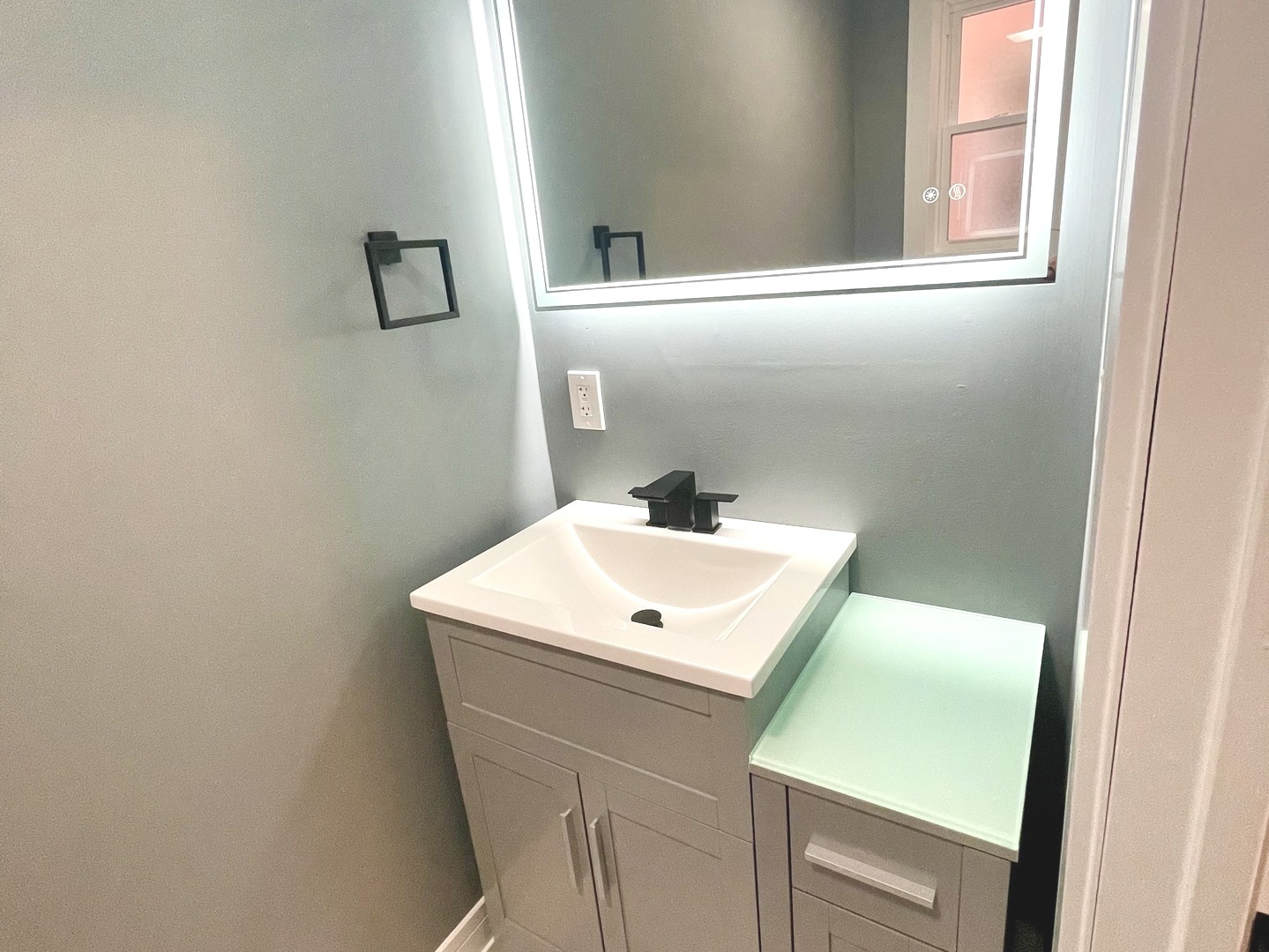 7042 S Eberhart Avenue, Chicago, IL 60637