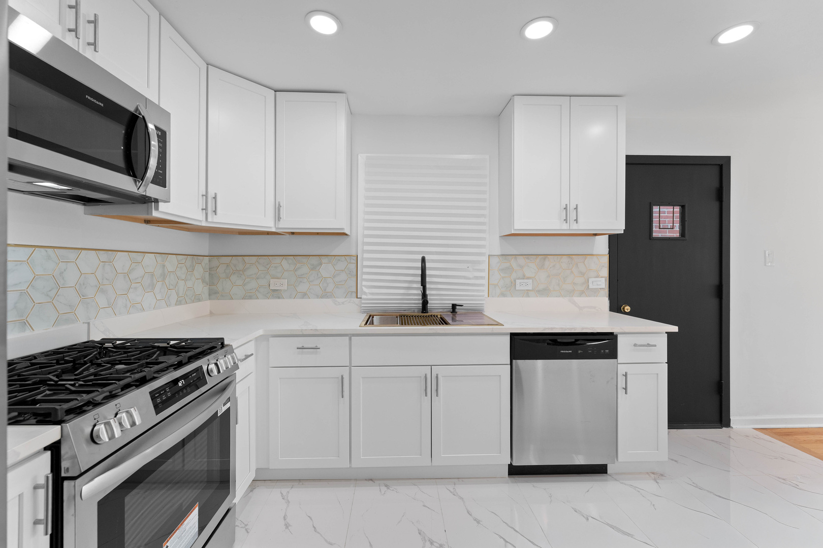 9437 S Indiana Avenue, Chicago, IL 60619