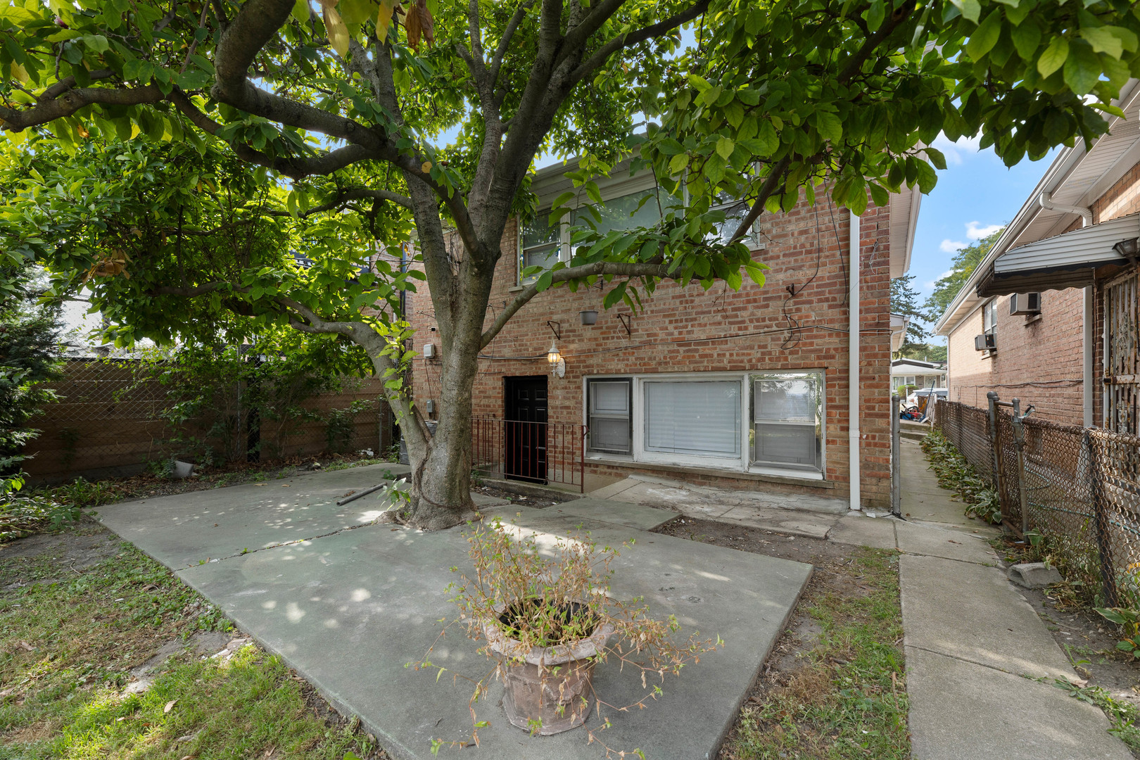 9437 S Indiana Avenue, Chicago, IL 60619