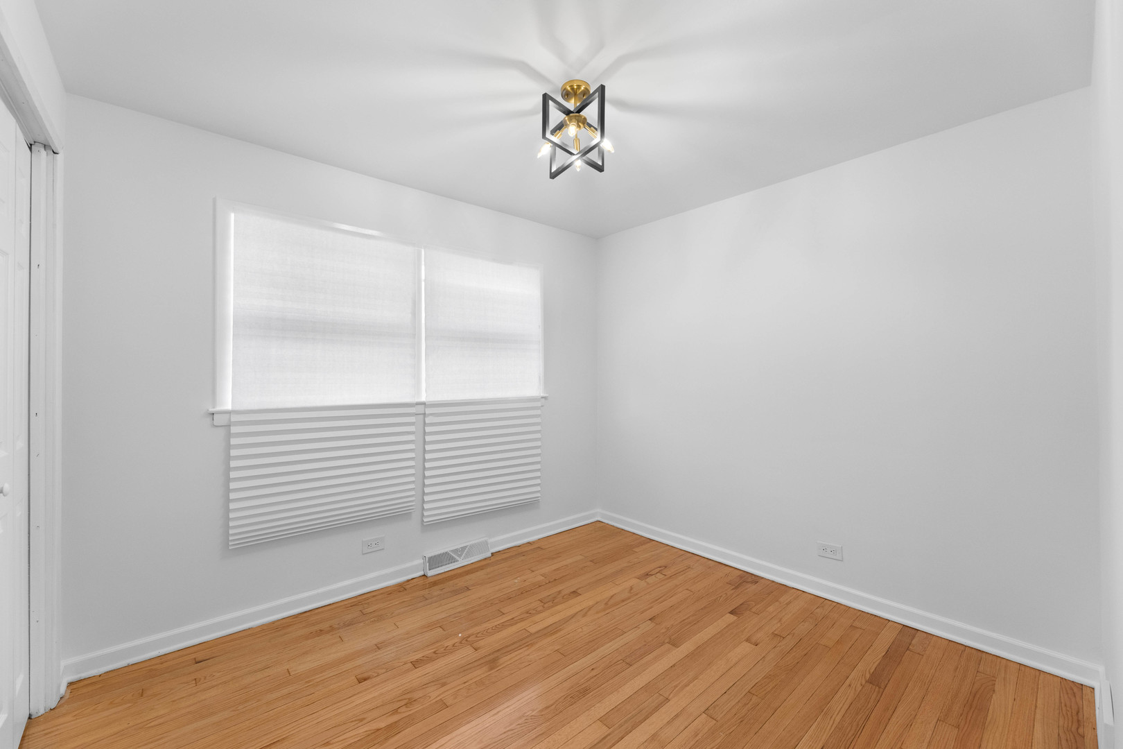 9437 S Indiana Avenue, Chicago, IL 60619