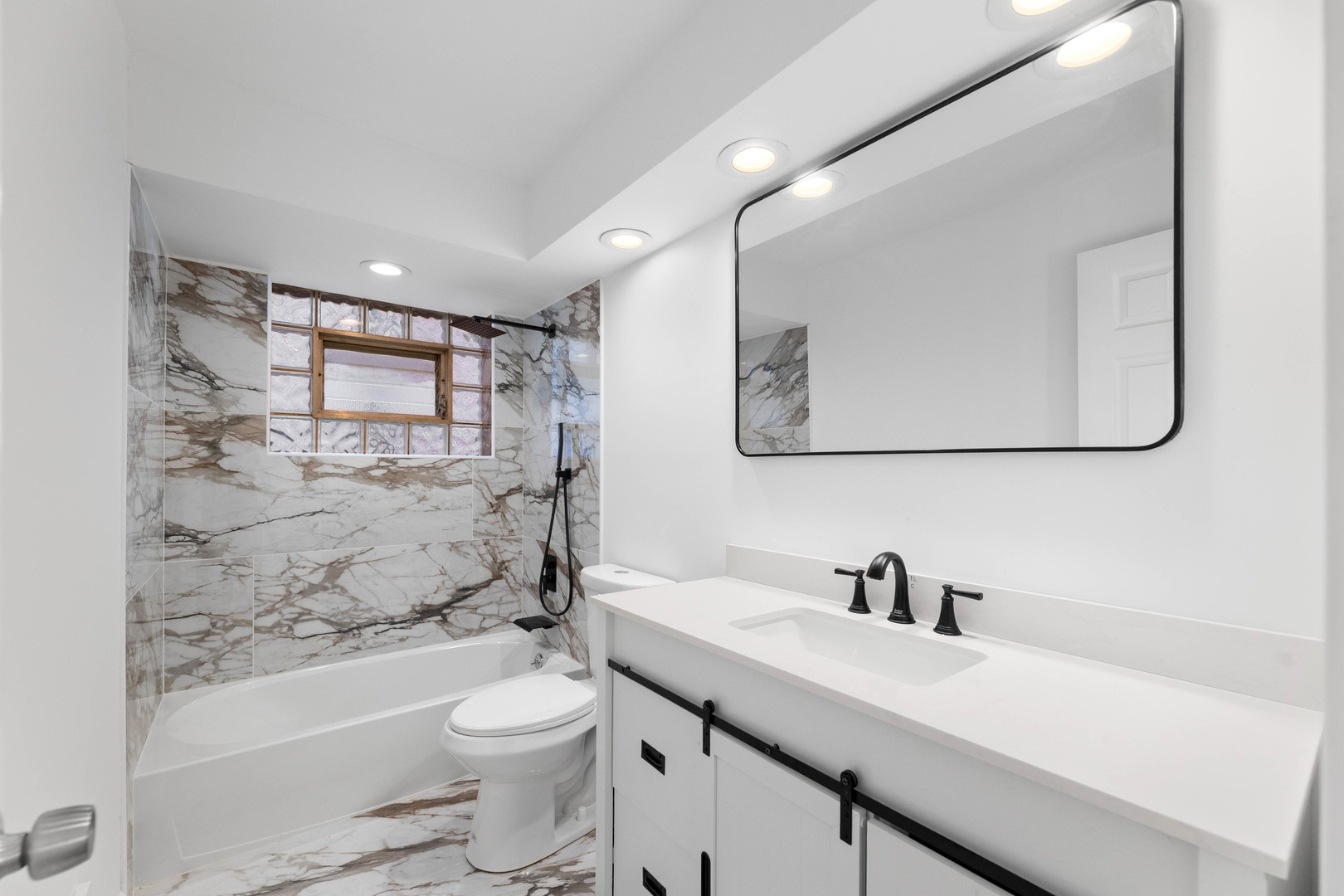 9437 S Indiana Avenue, Chicago, IL 60619