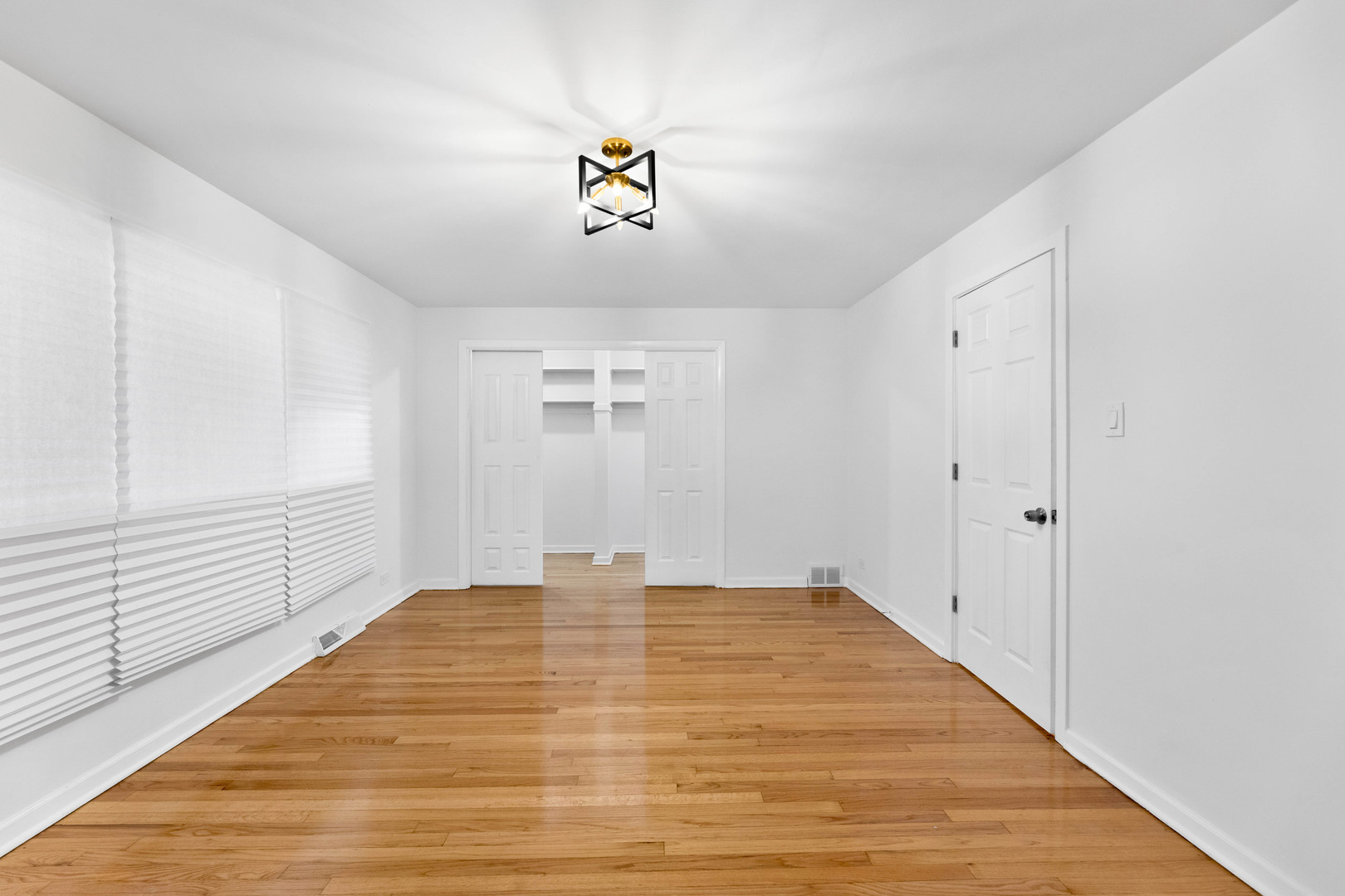 9437 S Indiana Avenue, Chicago, IL 60619