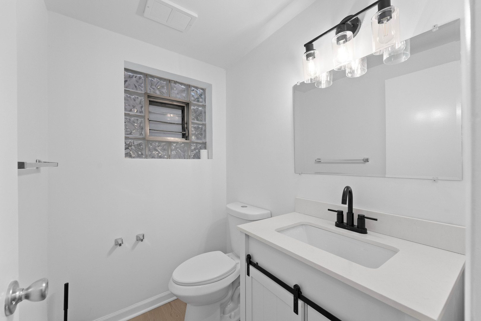 9437 S Indiana Avenue, Chicago, IL 60619