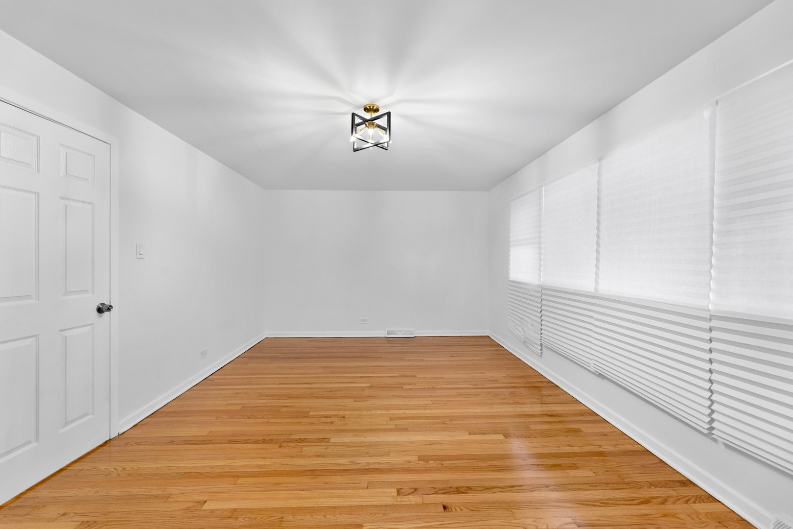 9437 S Indiana Avenue, Chicago, IL 60619