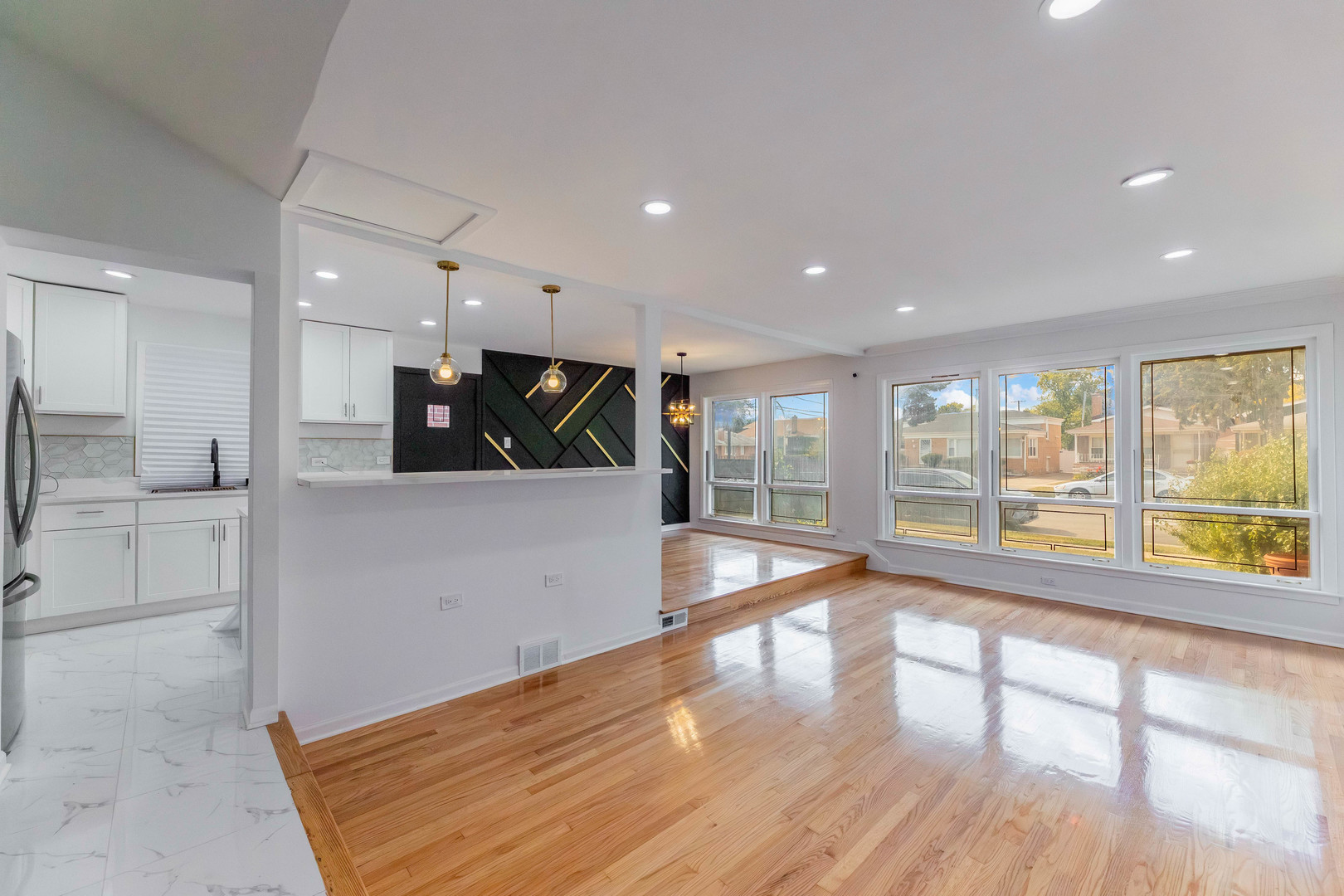 9437 S Indiana Avenue, Chicago, IL 60619