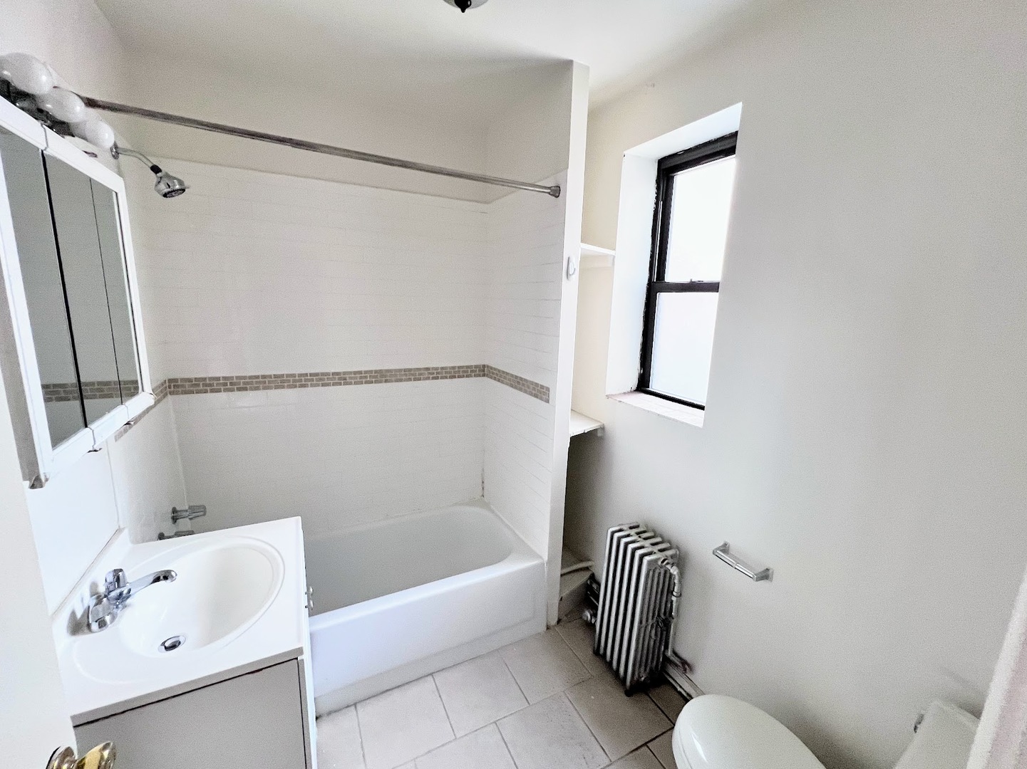 3933 N Clarendon Avenue #611, Chicago, IL 60613