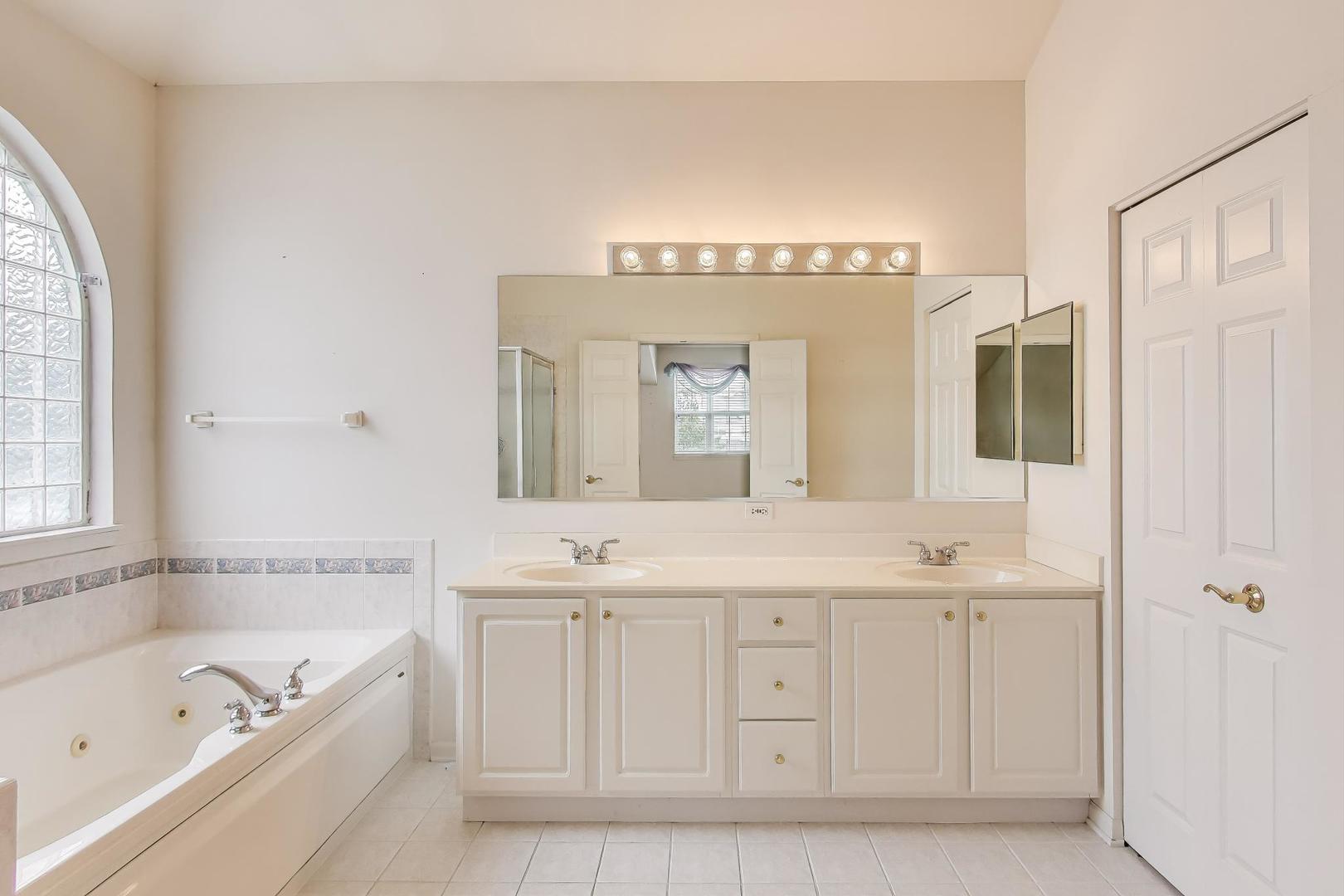 5714 Highland Drive, Palatine, IL 60067