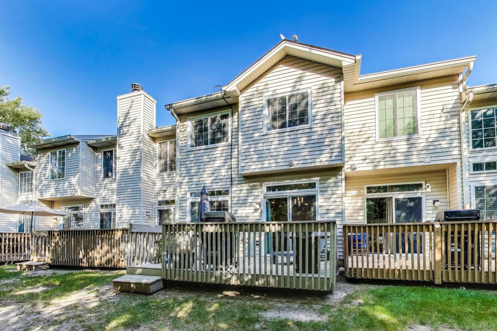 8315 Sierra Woods Lane, Carpentersville, IL 60110