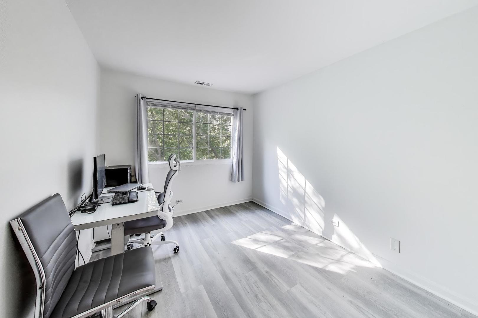 8315 Sierra Woods Lane, Carpentersville, IL 60110