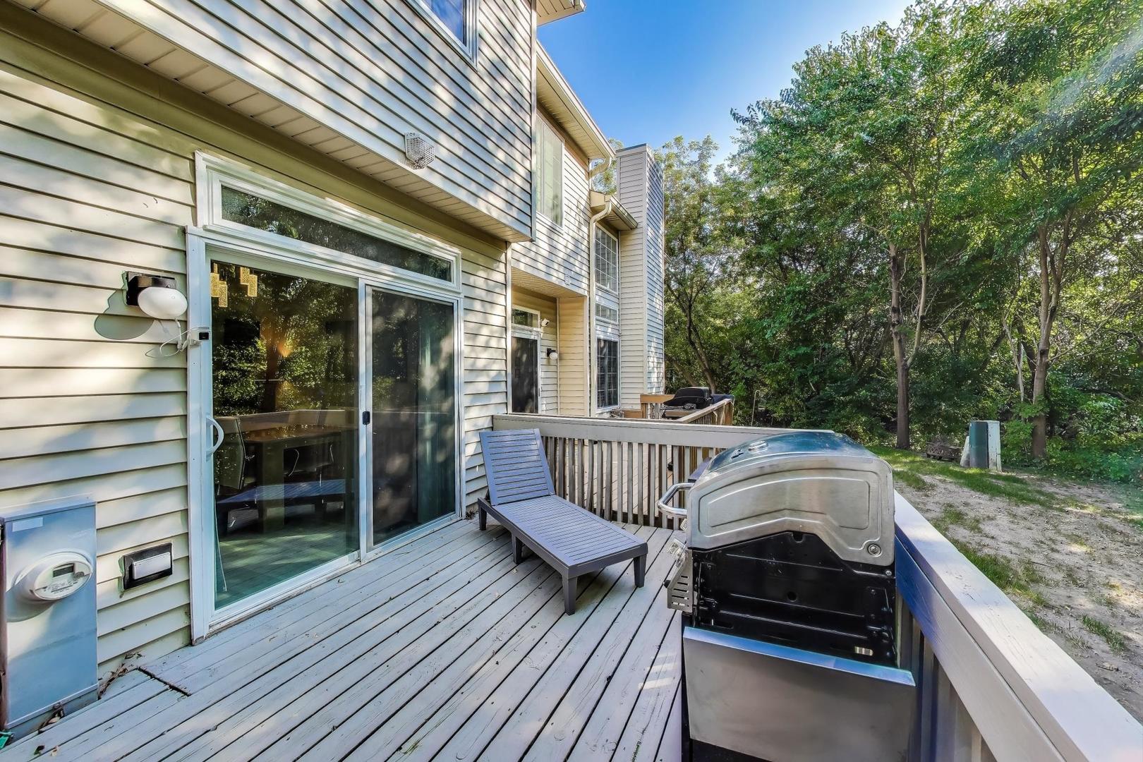 8315 Sierra Woods Lane, Carpentersville, IL 60110