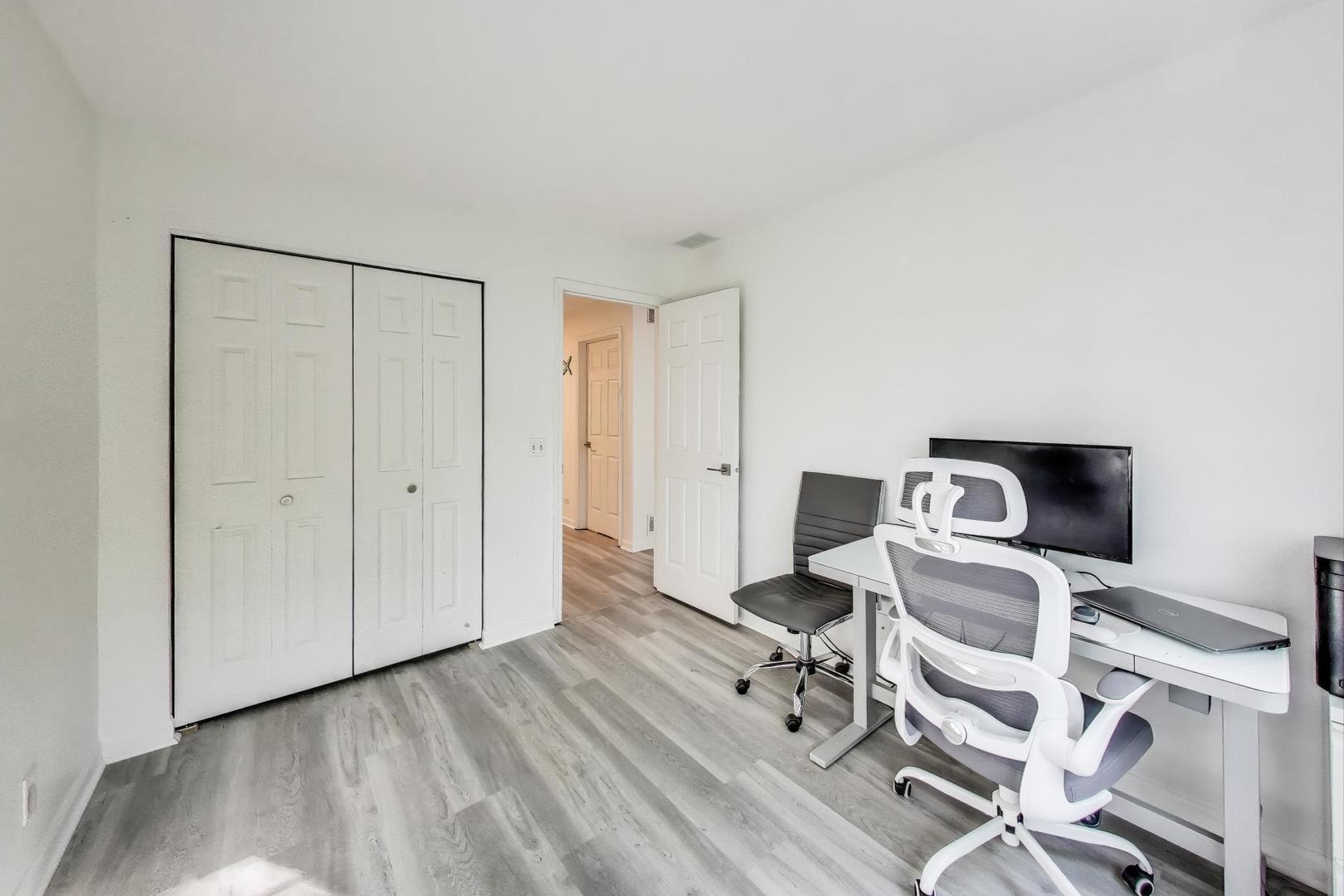 8315 Sierra Woods Lane, Carpentersville, IL 60110